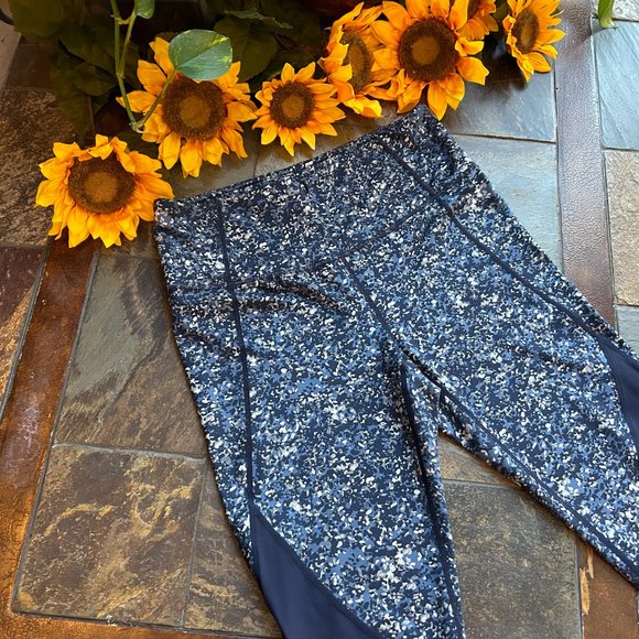 Athleta Sandstone Salutation 7/8 Tight in Navy (M) - Picture 6 of 13